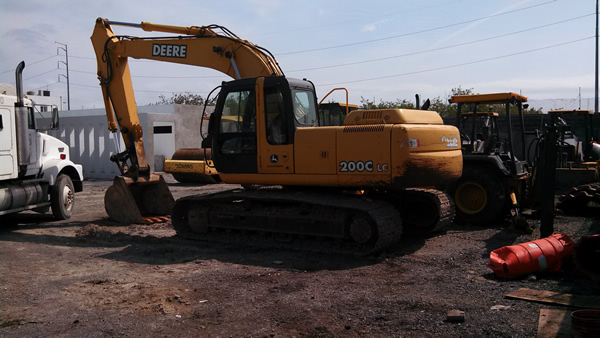 Renta de Excavadora John Deere 200C en Tepic